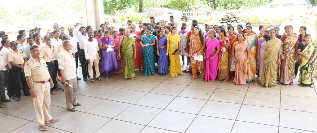 ಮಂಗಳೂರು ವಿವಿ ಆಡಳಿತ ಸೌಧದ ಎದುರು ಕಾರ್ಮಿಕರ ಧರಣಿ